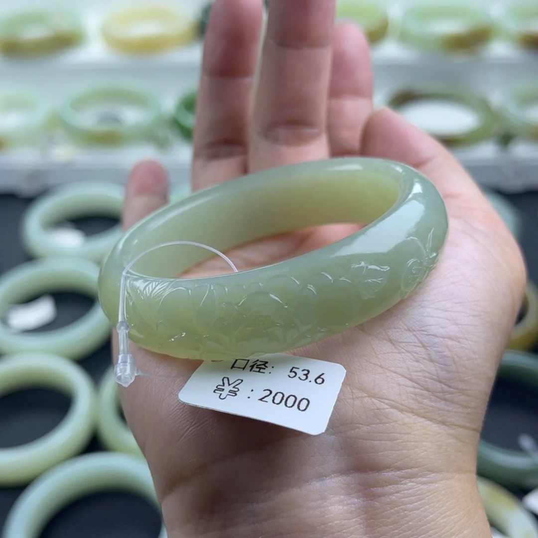 和田玉手镯未镶嵌