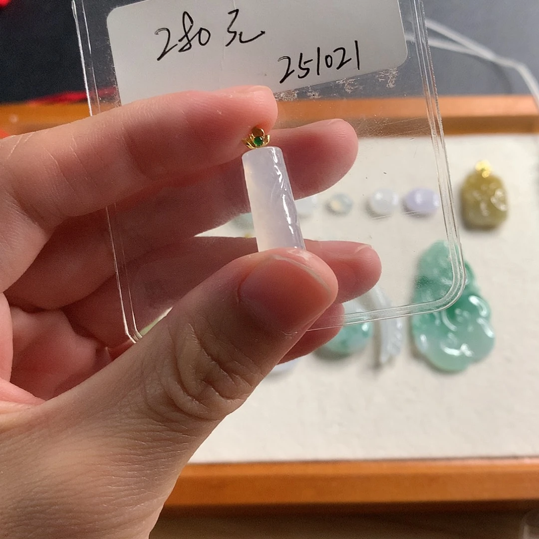 翡翠18K金镶嵌颈饰竹节