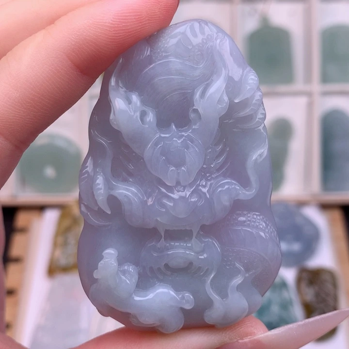 翡翠未镶嵌颈饰龙牌