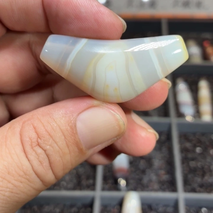 凤***下玛瑙/玉髓散珠094