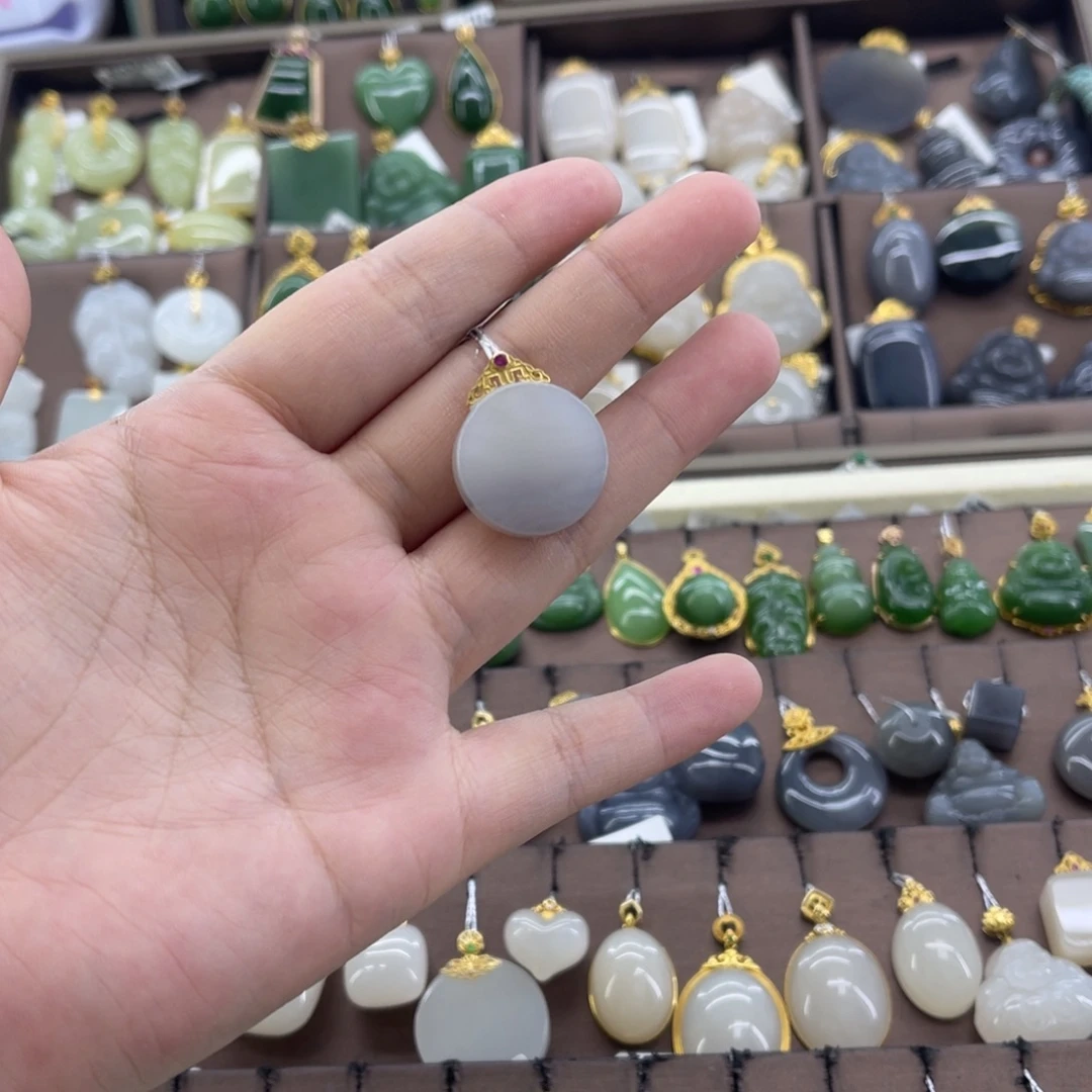 欢***了和田玉18K金镶嵌吊坠(赠链)