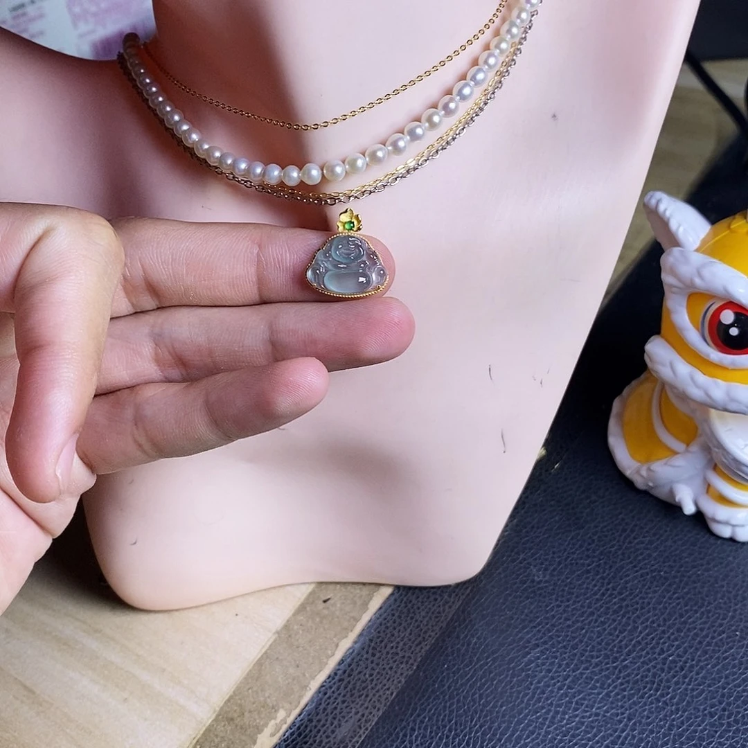 颈饰18K金镶嵌翡翠