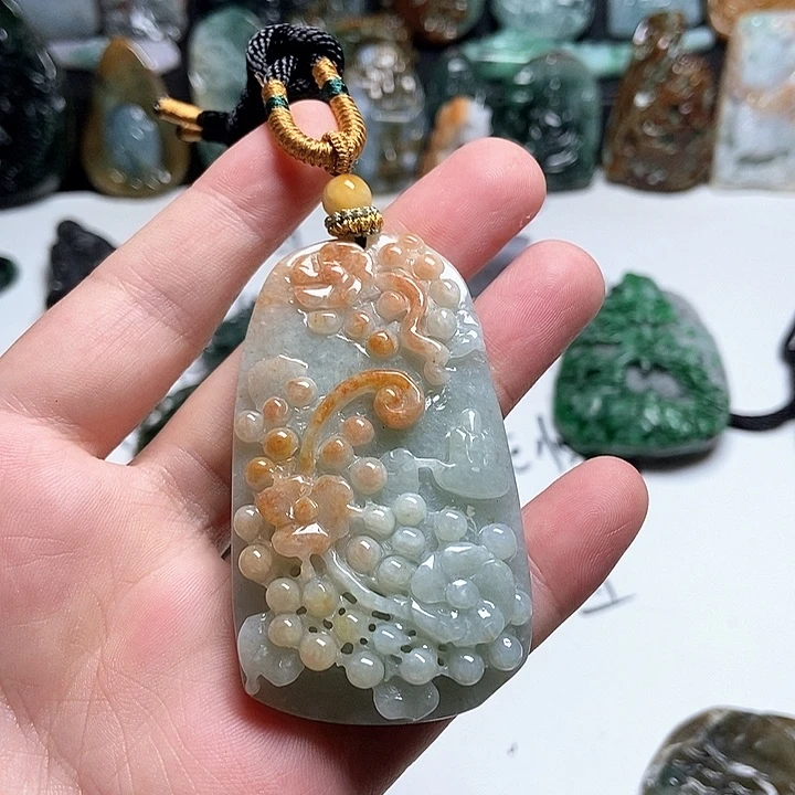孙***蕾翡翠未镶嵌颈饰翡翠a货