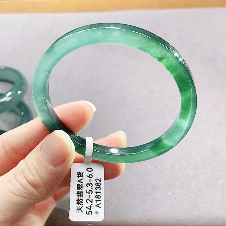 翡翠未镶嵌手镯（圆镯）