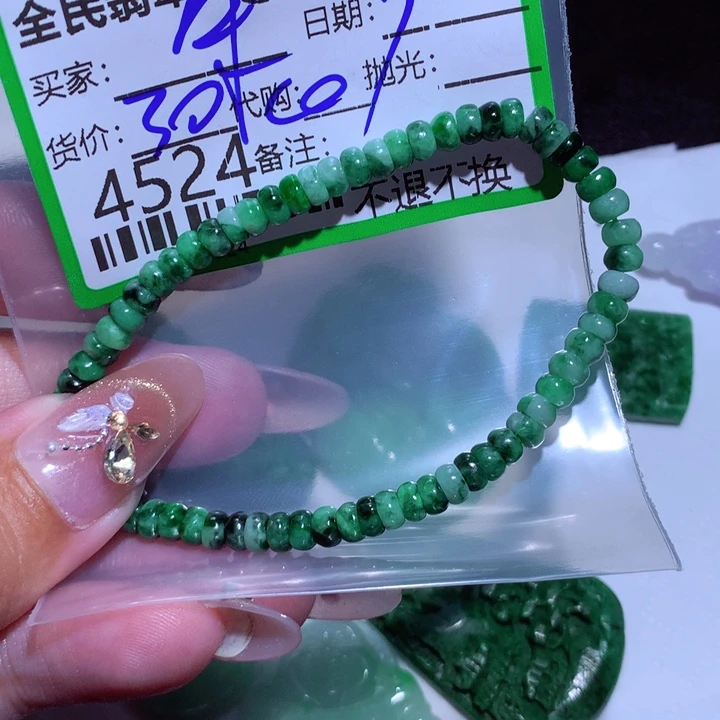 翡翠颈饰未镶嵌朱****）