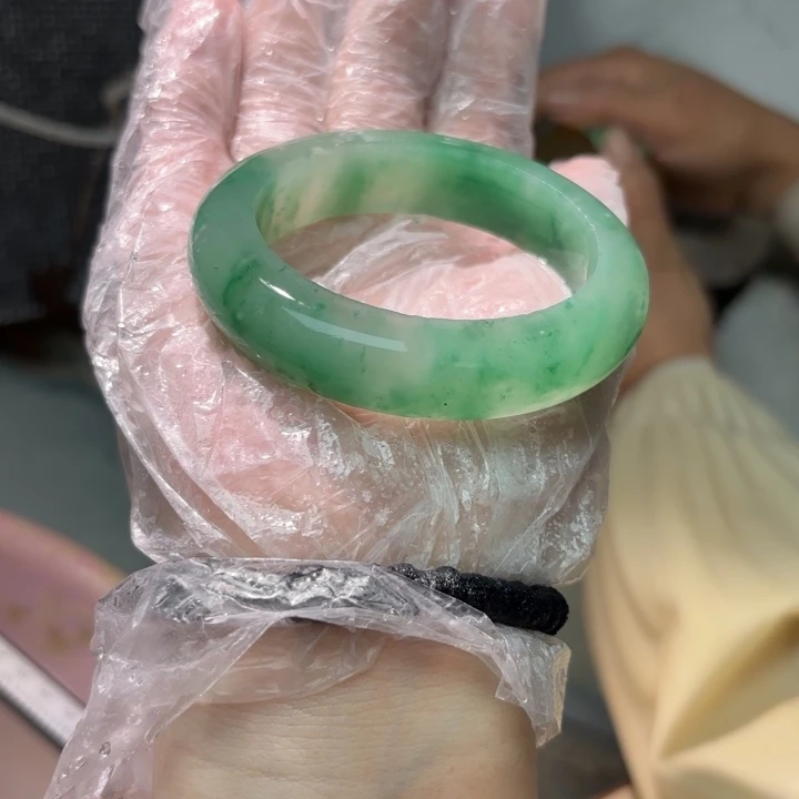 石英质玉手镯未镶嵌有***矣定制