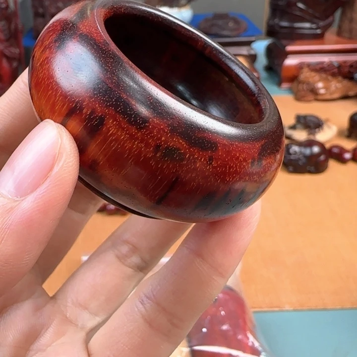 檀香紫檀（小叶紫檀）“****士