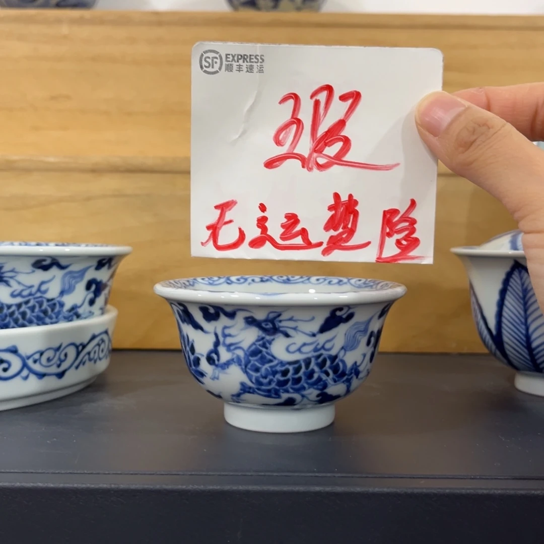 青花仿元缠枝麒麟小压手