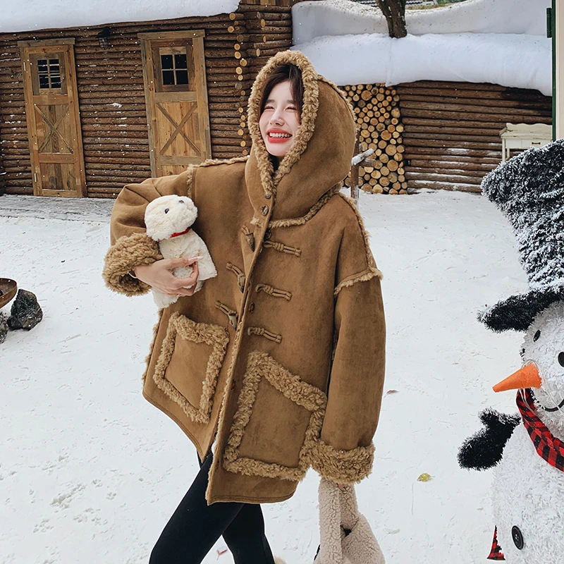 超好看连帽牛角扣麂皮绒皮毛一体羊羔毛外套女2025冬季加厚棉服