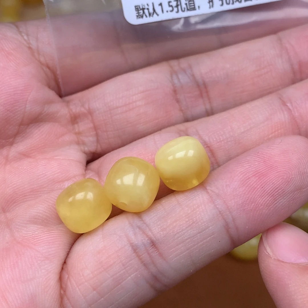 蜜蜡未镶嵌珠宝奇石355卡10随机发一颗