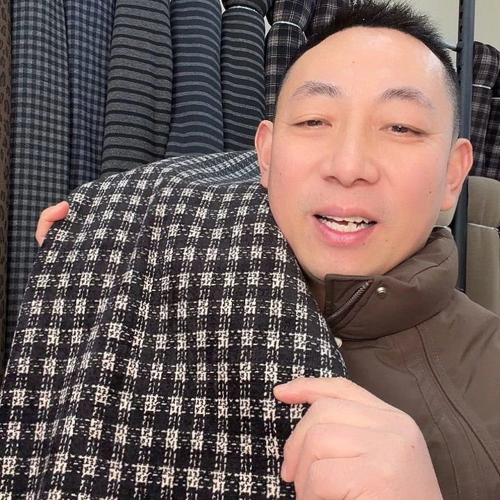 混纺小香风黑格加绒1米