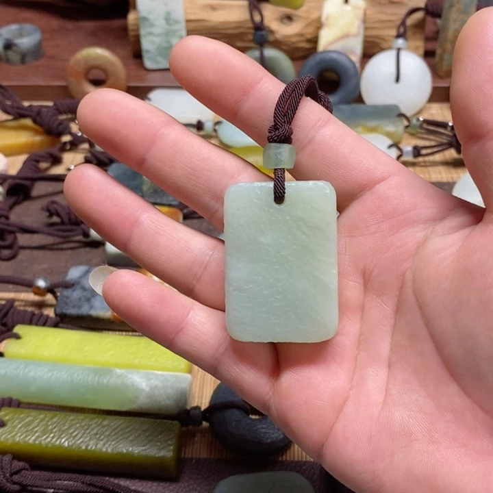 蛇纹石玉挂件未镶嵌