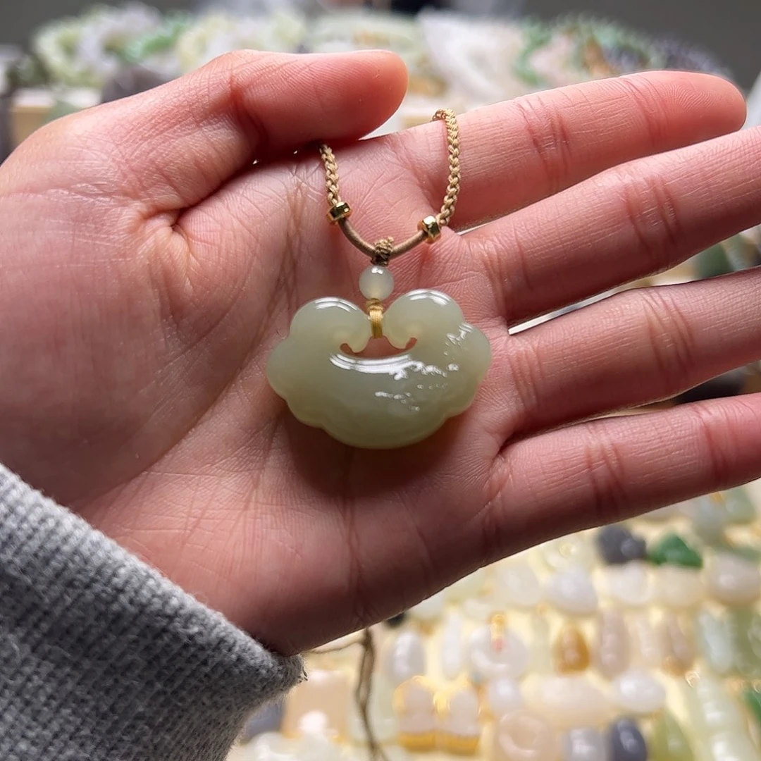 和田玉吊坠(赠链)未镶嵌