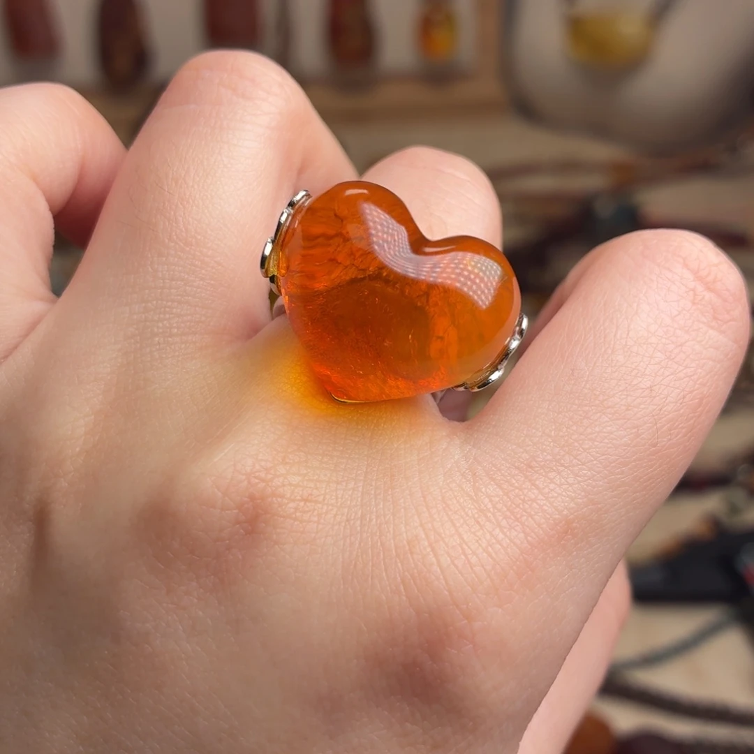 琥珀银S925镶嵌颈饰爱心