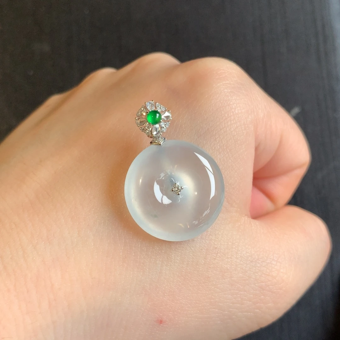 翡翠颈饰18K金镶嵌天然翡翠