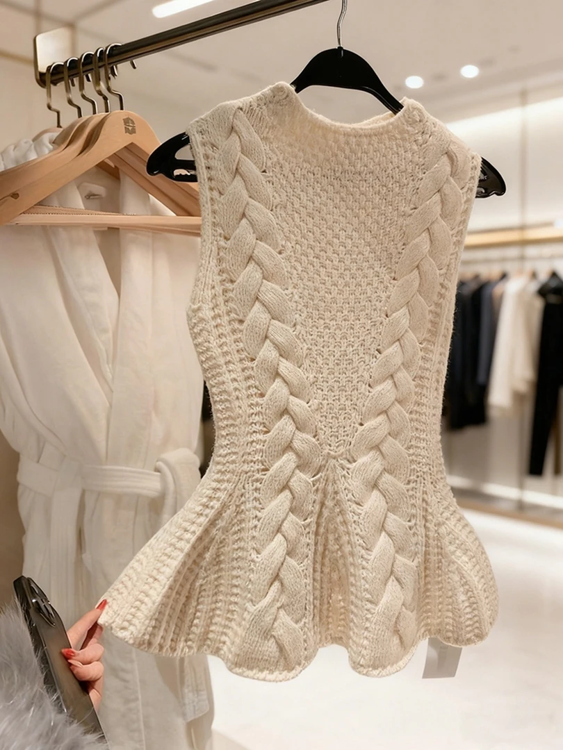 2025冬季小众不撞款独特漂亮时髦洋气欧货减龄百搭米白色针织马甲
