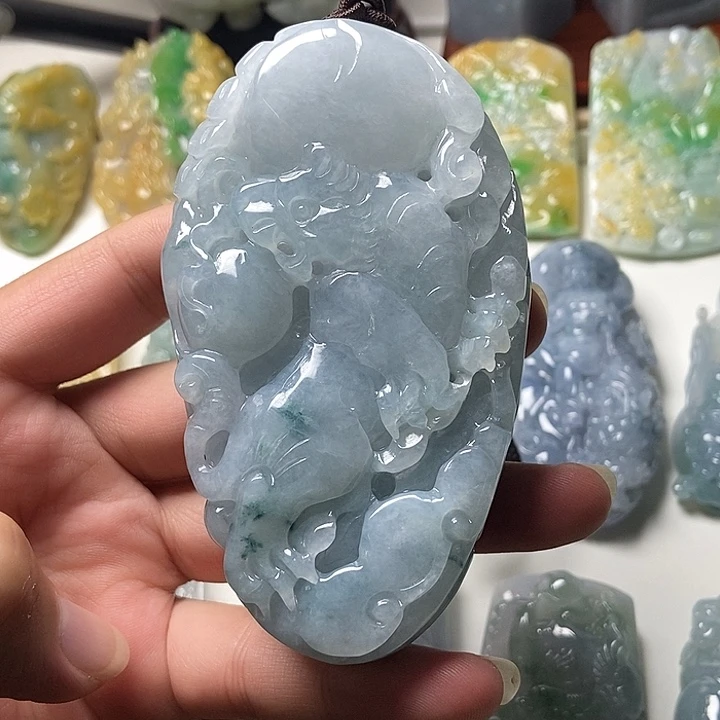 未镶嵌把件翡翠老虎