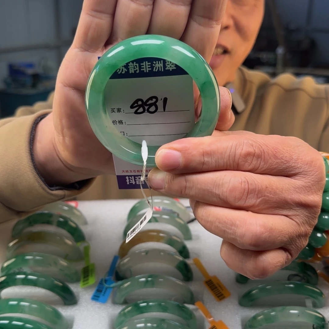 石英质玉（非洲翠）未镶嵌手镯