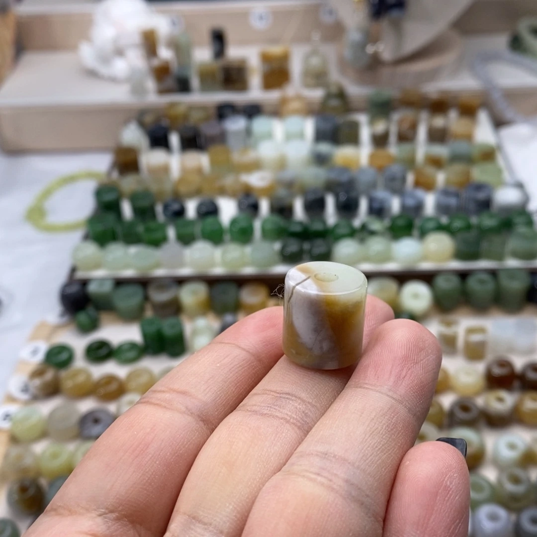 和田玉未镶嵌颈饰微瑕