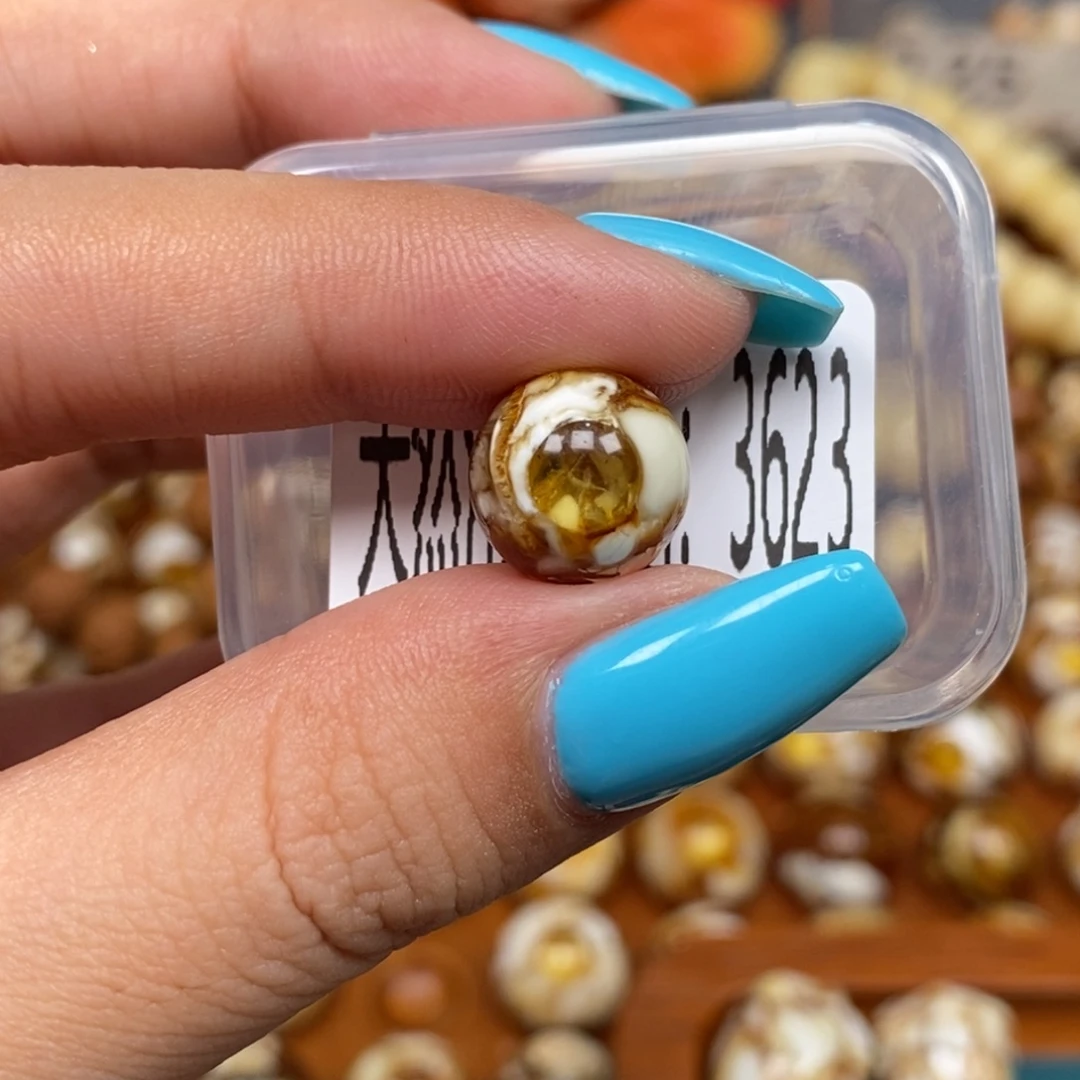 蜜蜡未镶嵌珠宝奇石3623