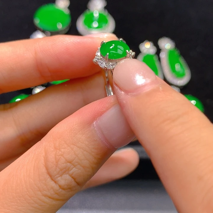 银S925镶嵌戒指翡翠一个