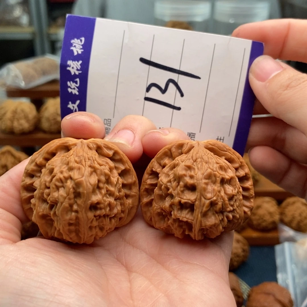 文玩核桃吊坠40白狮子