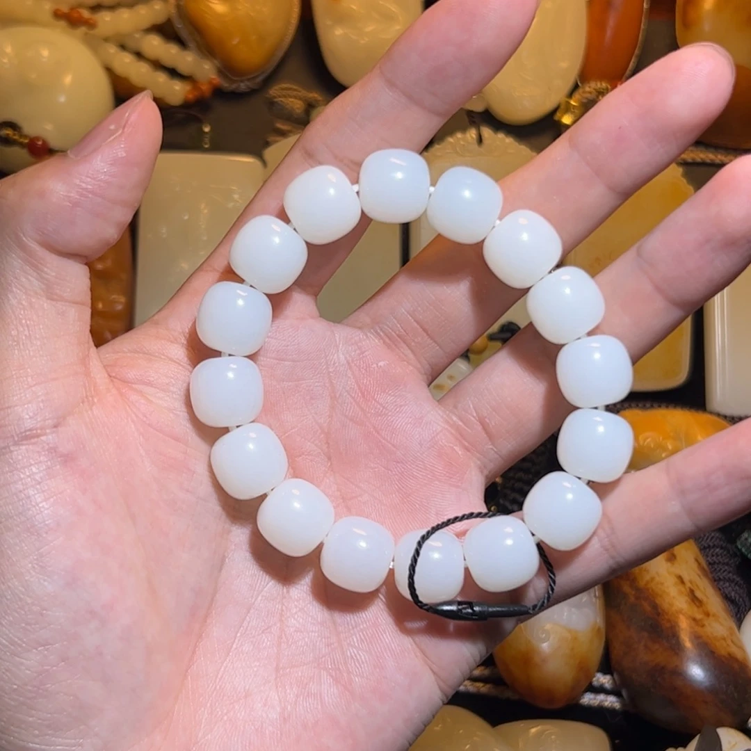 M***x和田玉（糖玉）未镶嵌颈饰