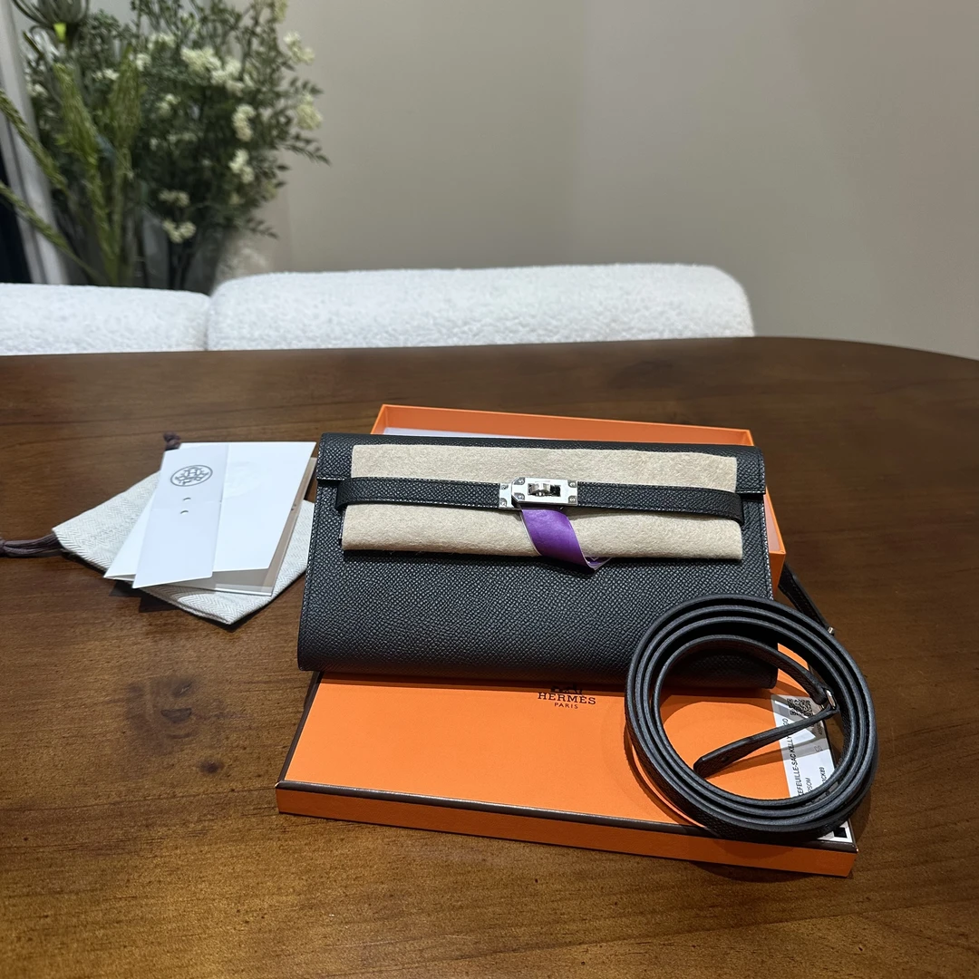 未使用 Hermes/爱马仕 黑色Kelly to go k刻 NE56176