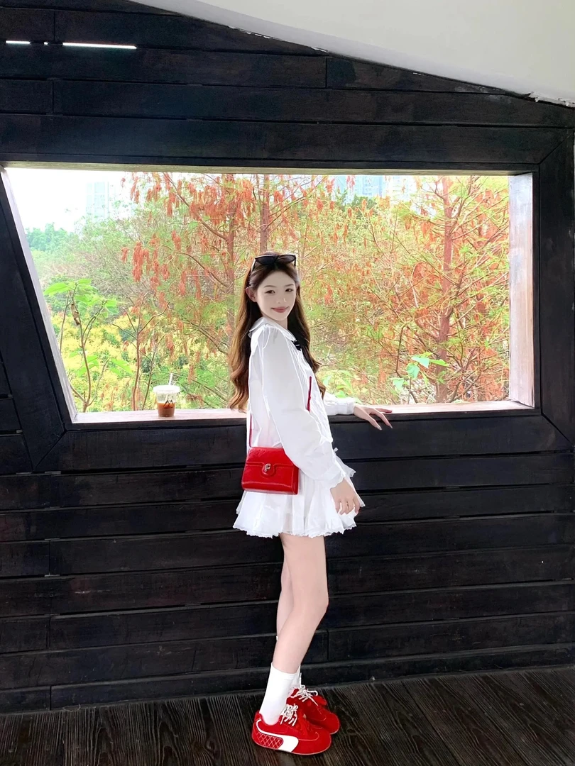 2025新款学院风设计感娃娃领衬衫甜美半身裙法式时尚两件套装爆款