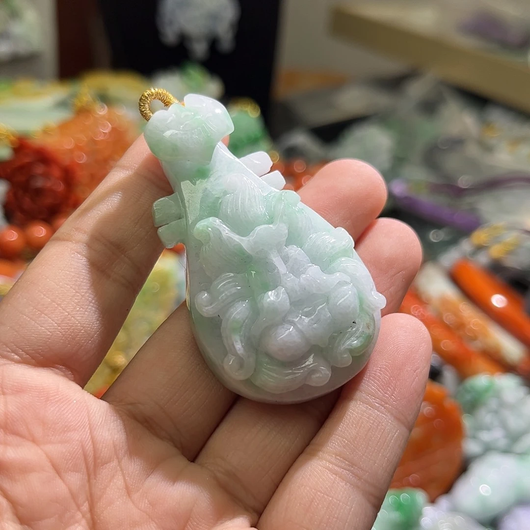 翡翠未镶嵌颈饰待编织