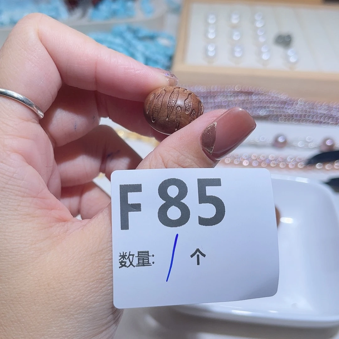 水晶未镶嵌珠宝半成品D85。