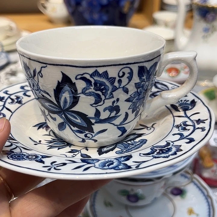 瓷片咖啡杯里的咖啡是我的最爱了