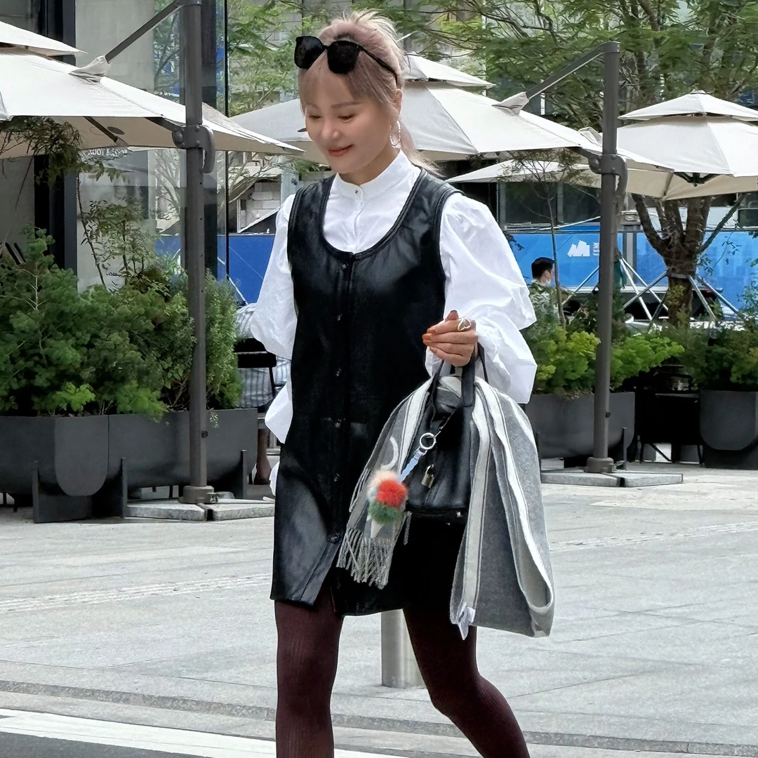 深圳南油 纽扣圆领标准女士无袖PU中款上衣衣