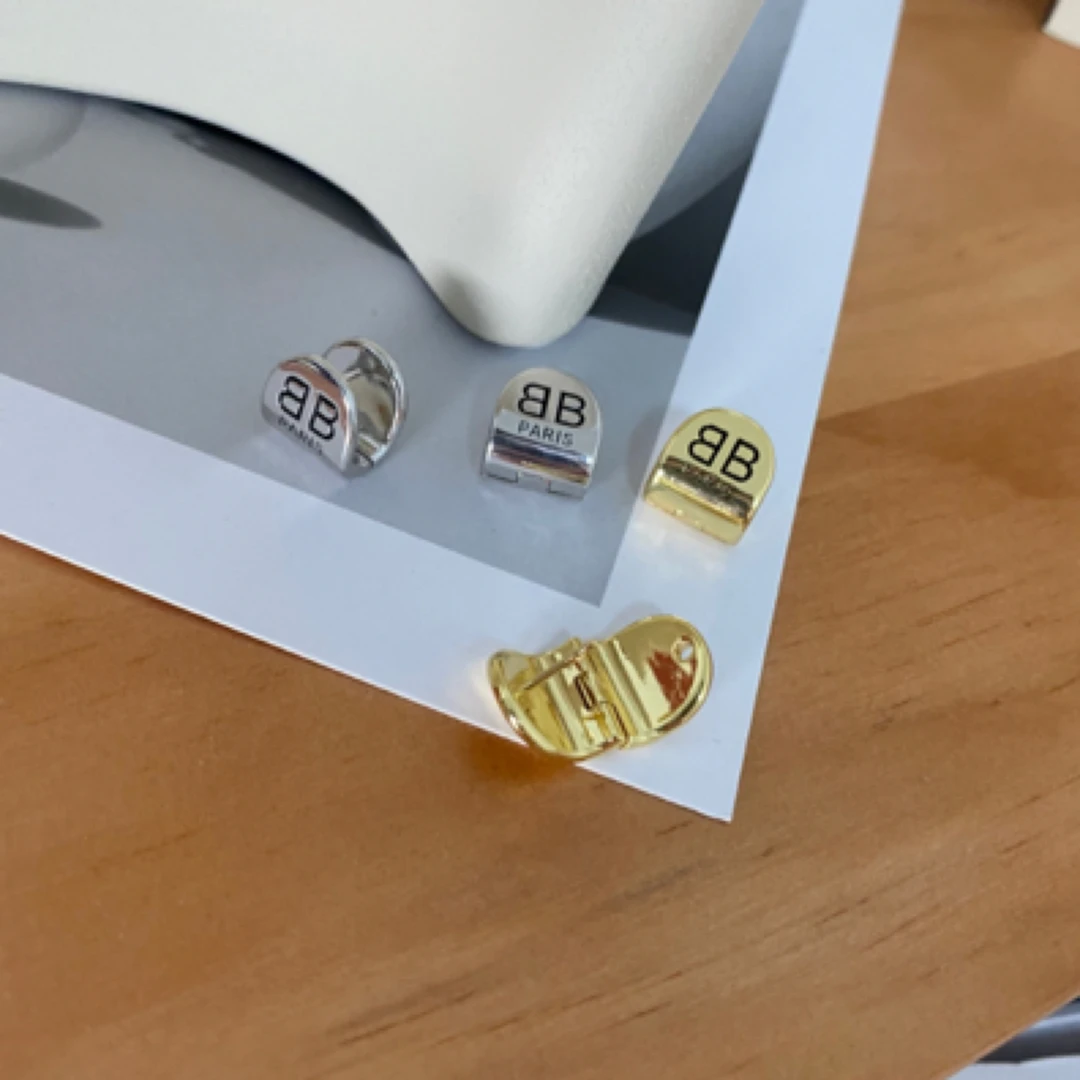 铜合金耳饰 欧美高级设计感BB耳扣时尚高级时髦耳环百搭简约