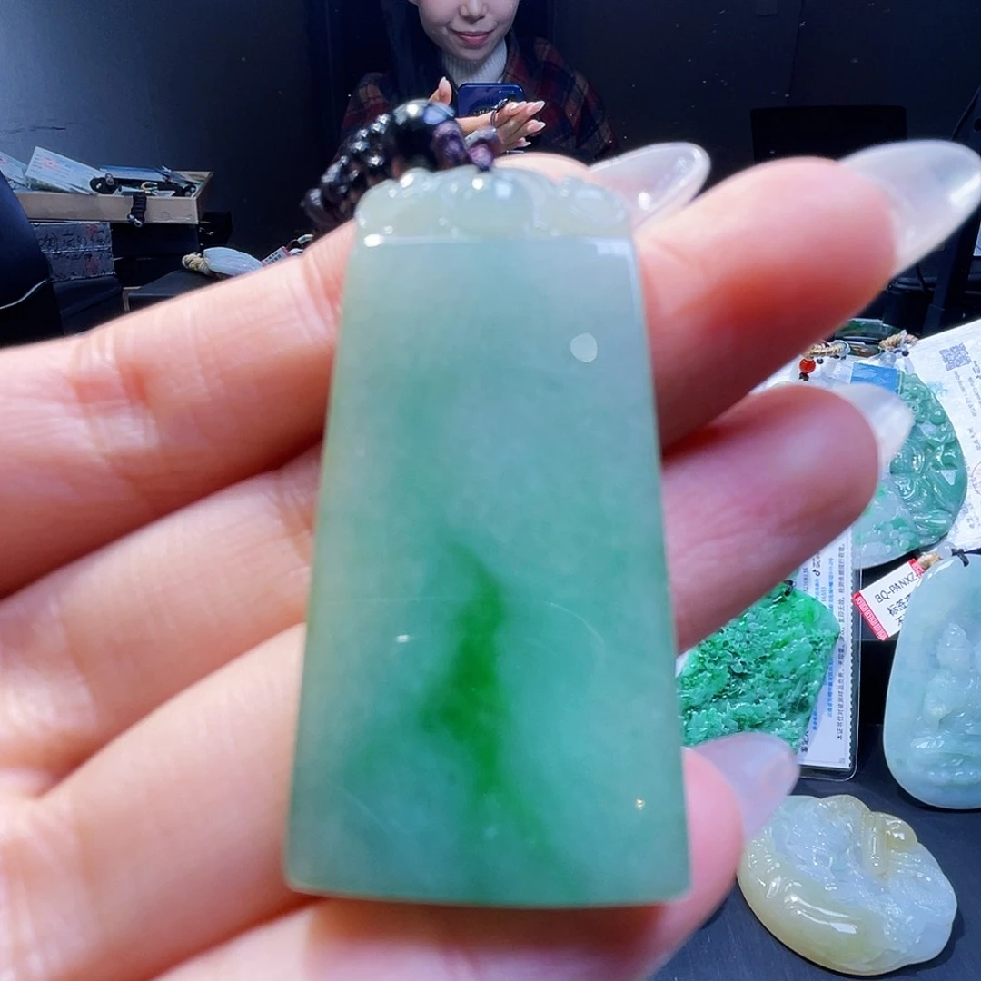 颈饰未镶嵌翡翠一