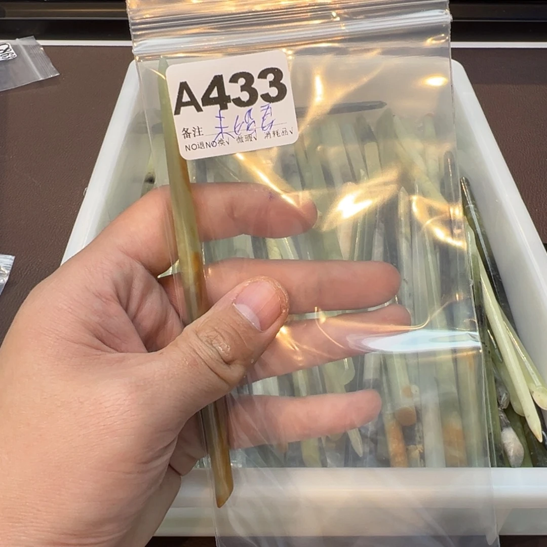 未***妻蛇纹石玉合金发饰