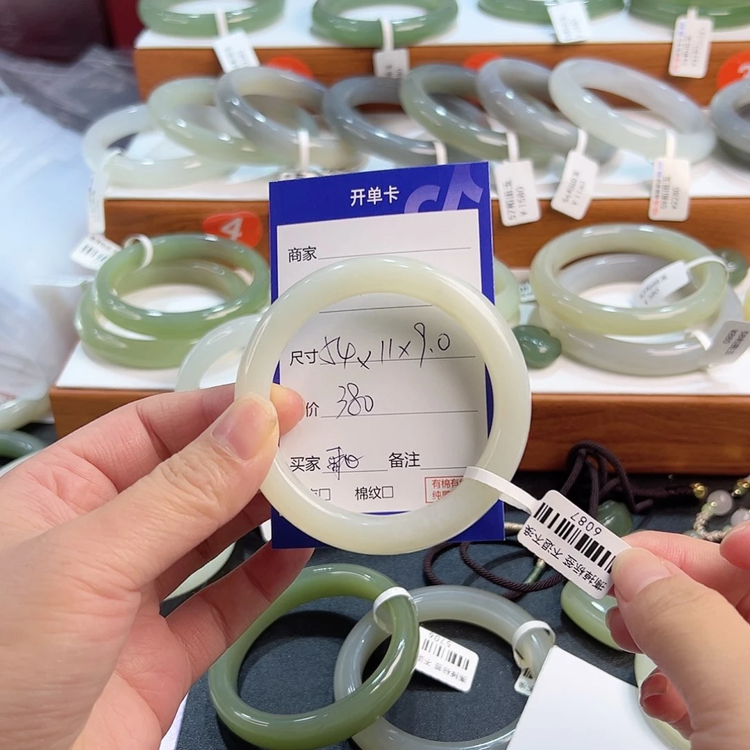 未镶嵌手镯和田玉乖*