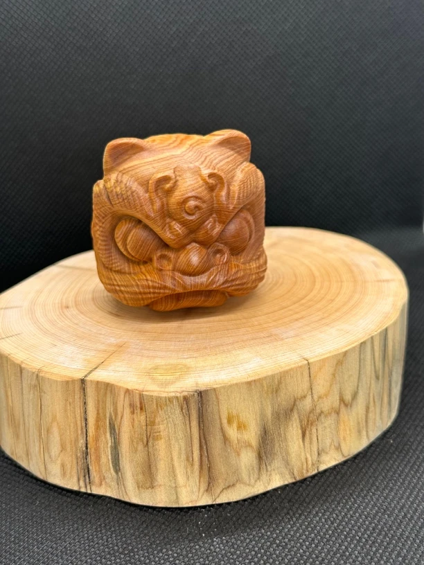 崖柏陈化料木雕醒狮头手把件