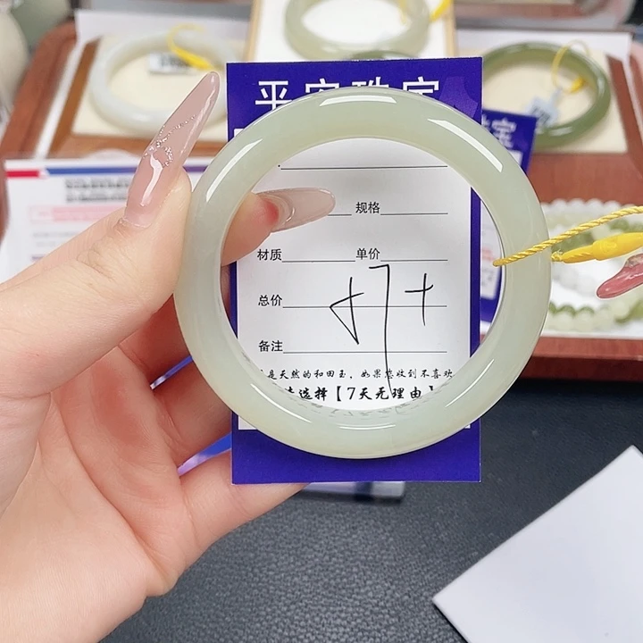 和田玉未镶嵌手镯