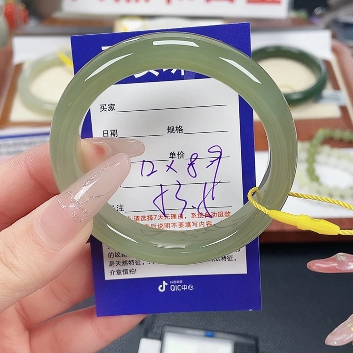 丫***头和田玉未镶嵌手镯