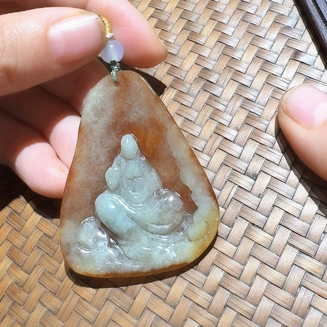 颈饰未镶嵌翡翠个性十足