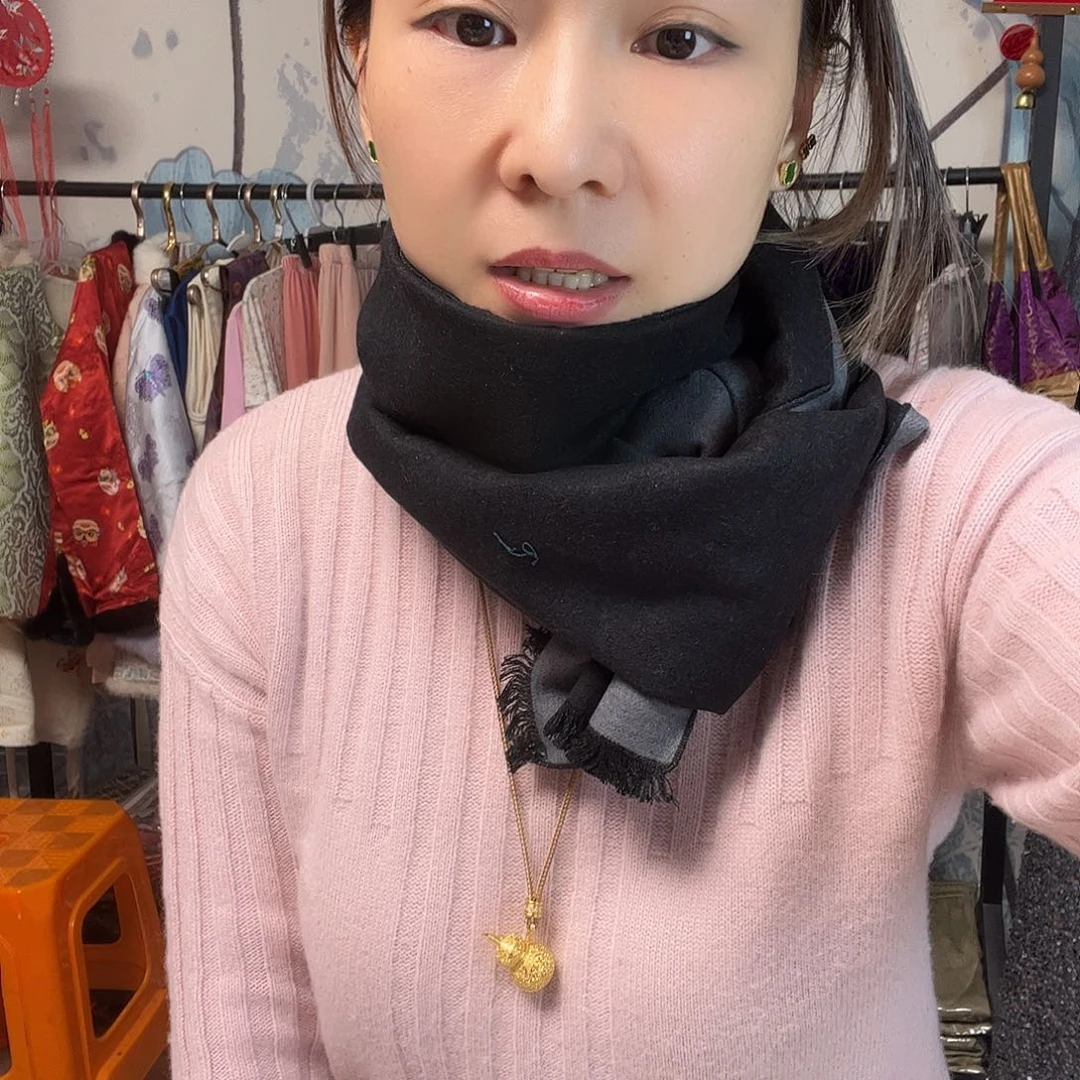 黑色灰色围巾拉绒