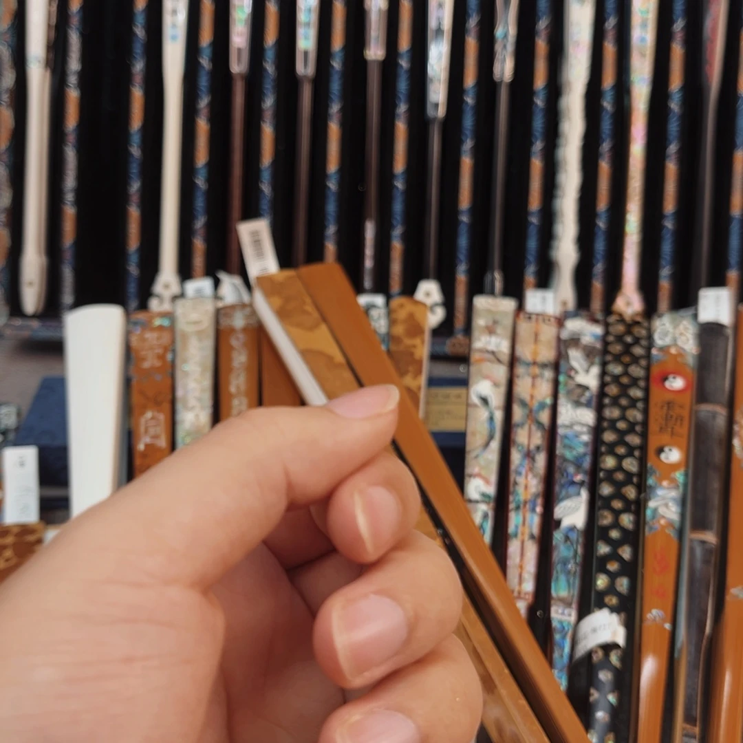 泉***水扇子纯手工制作工艺精湛