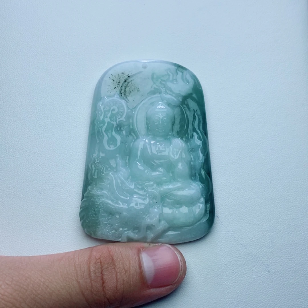 翡翠未镶嵌颈饰人物