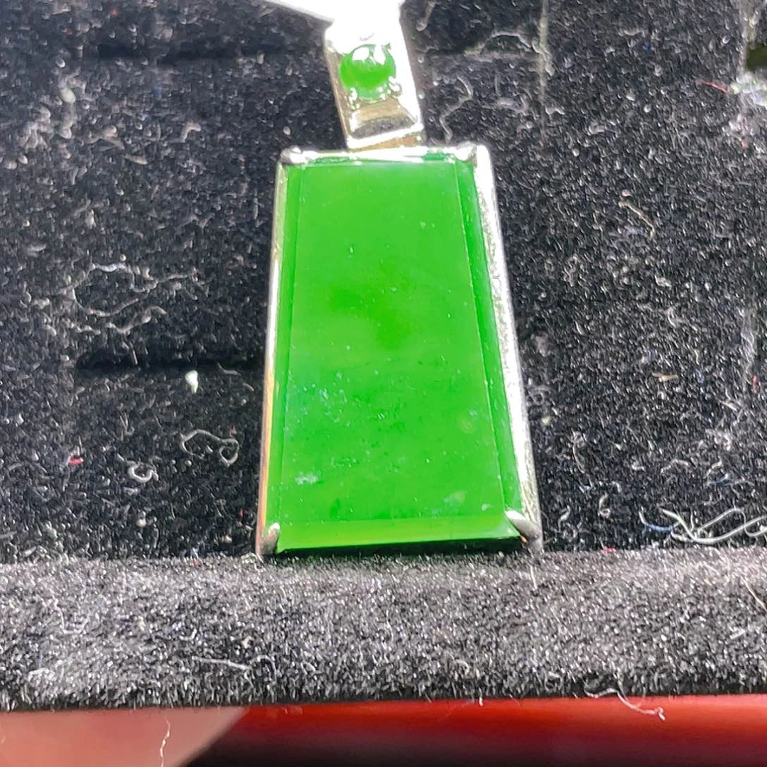 翡翠颈饰未镶嵌180，