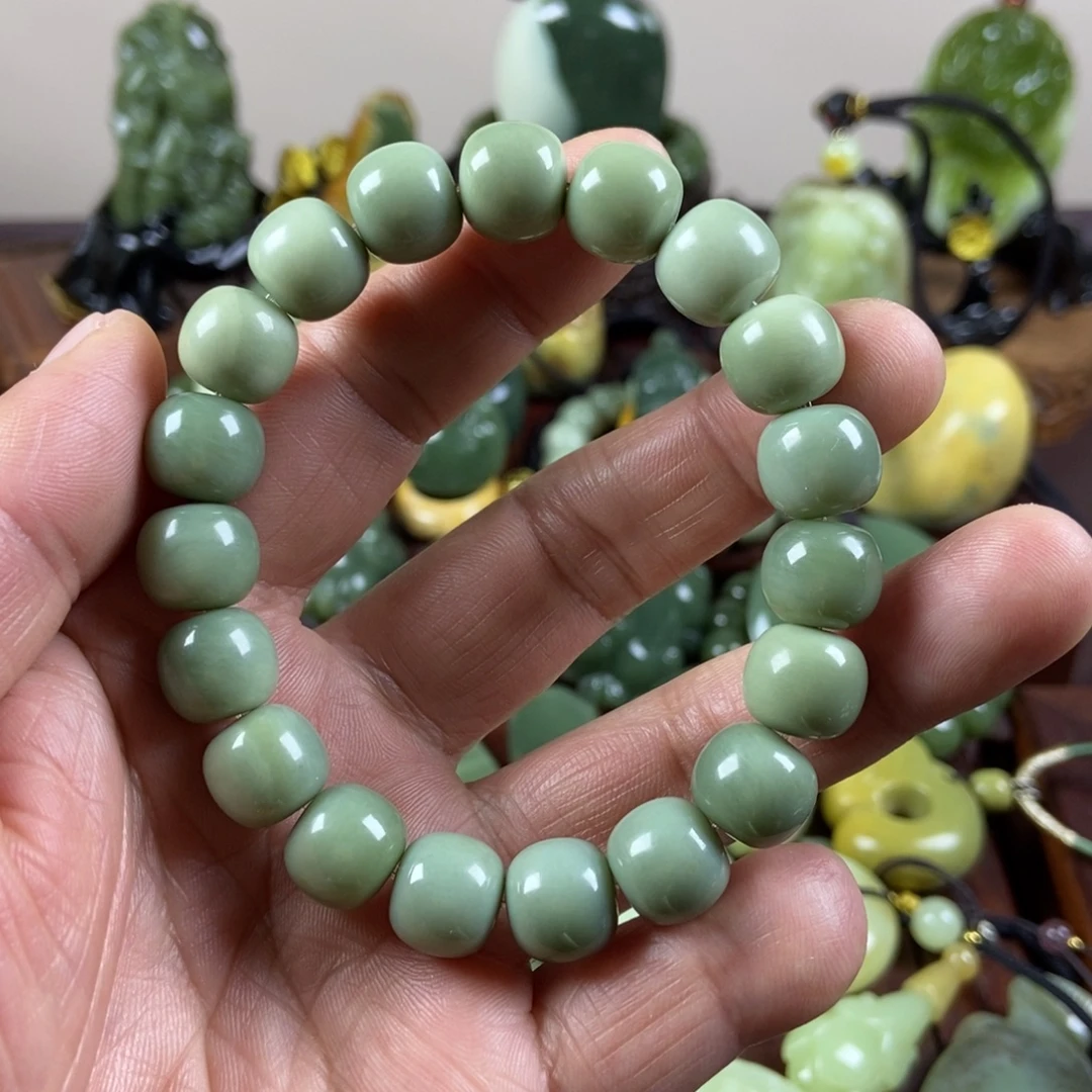 岫岩老玉（透闪石质玉）未镶嵌珠宝奇石