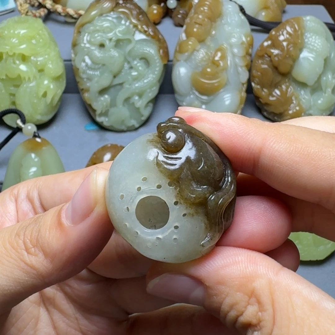颈饰未镶嵌和田玉