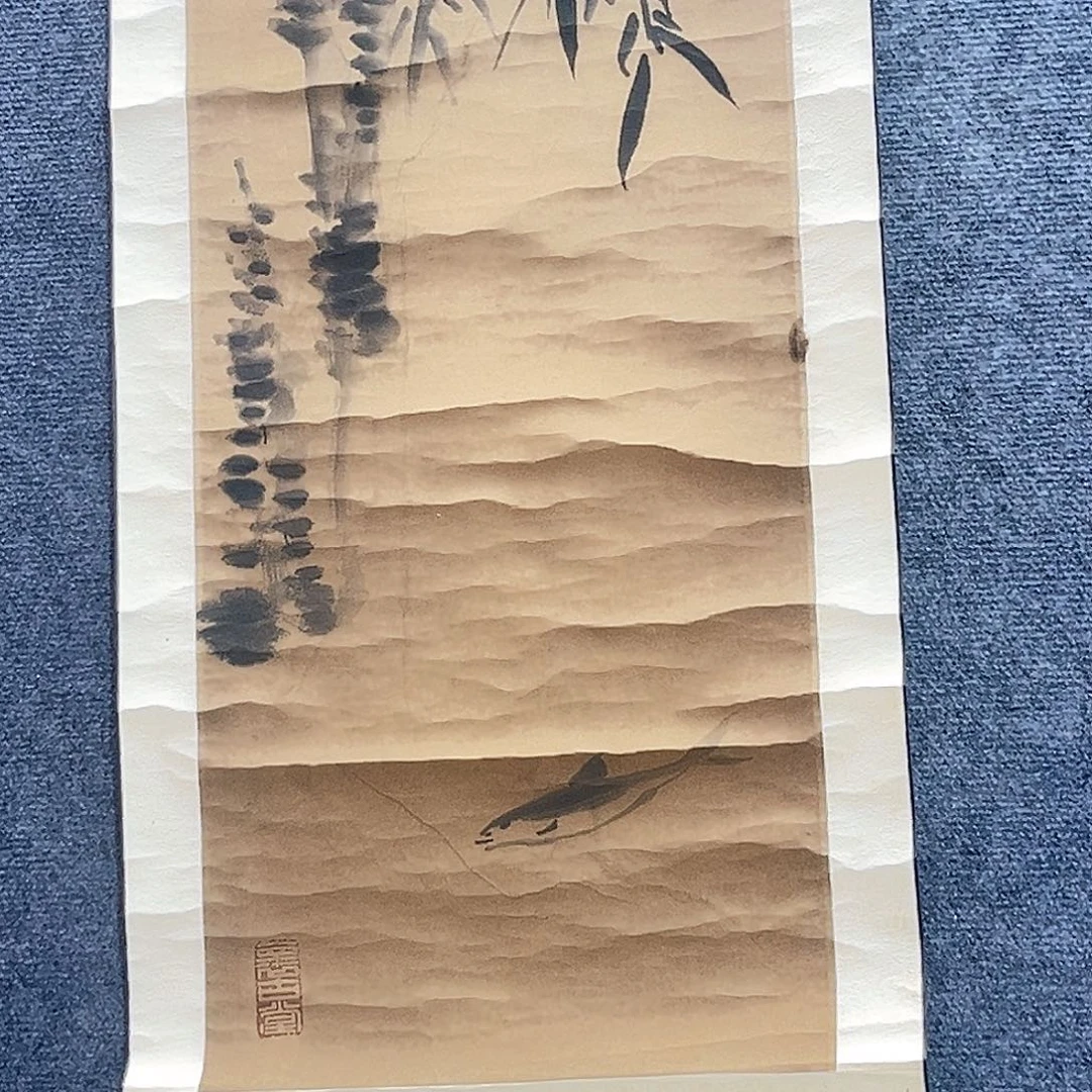 隔空玻璃是用金属做成了塑料外