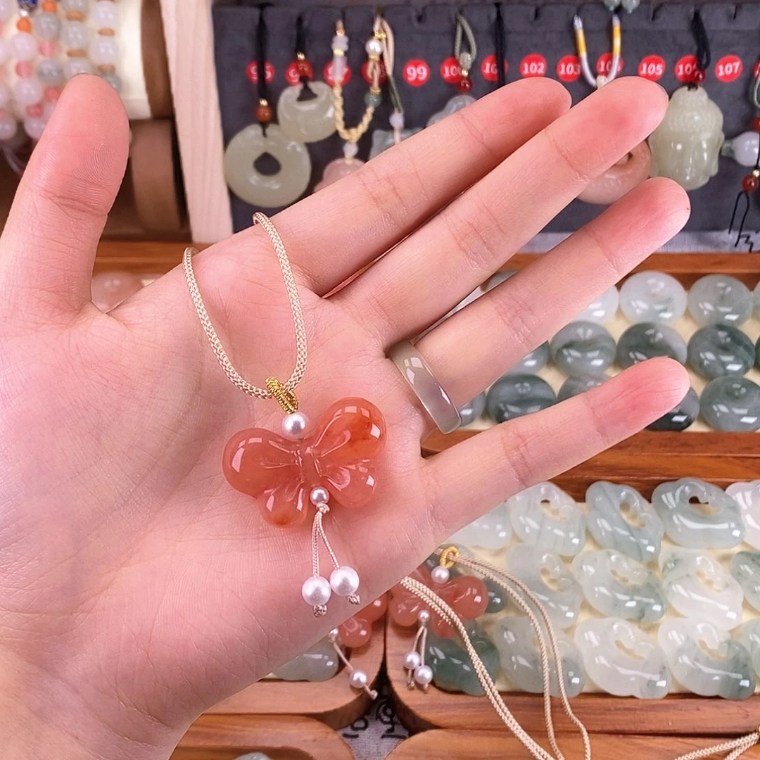 颈饰未镶嵌石英质玉隆****发