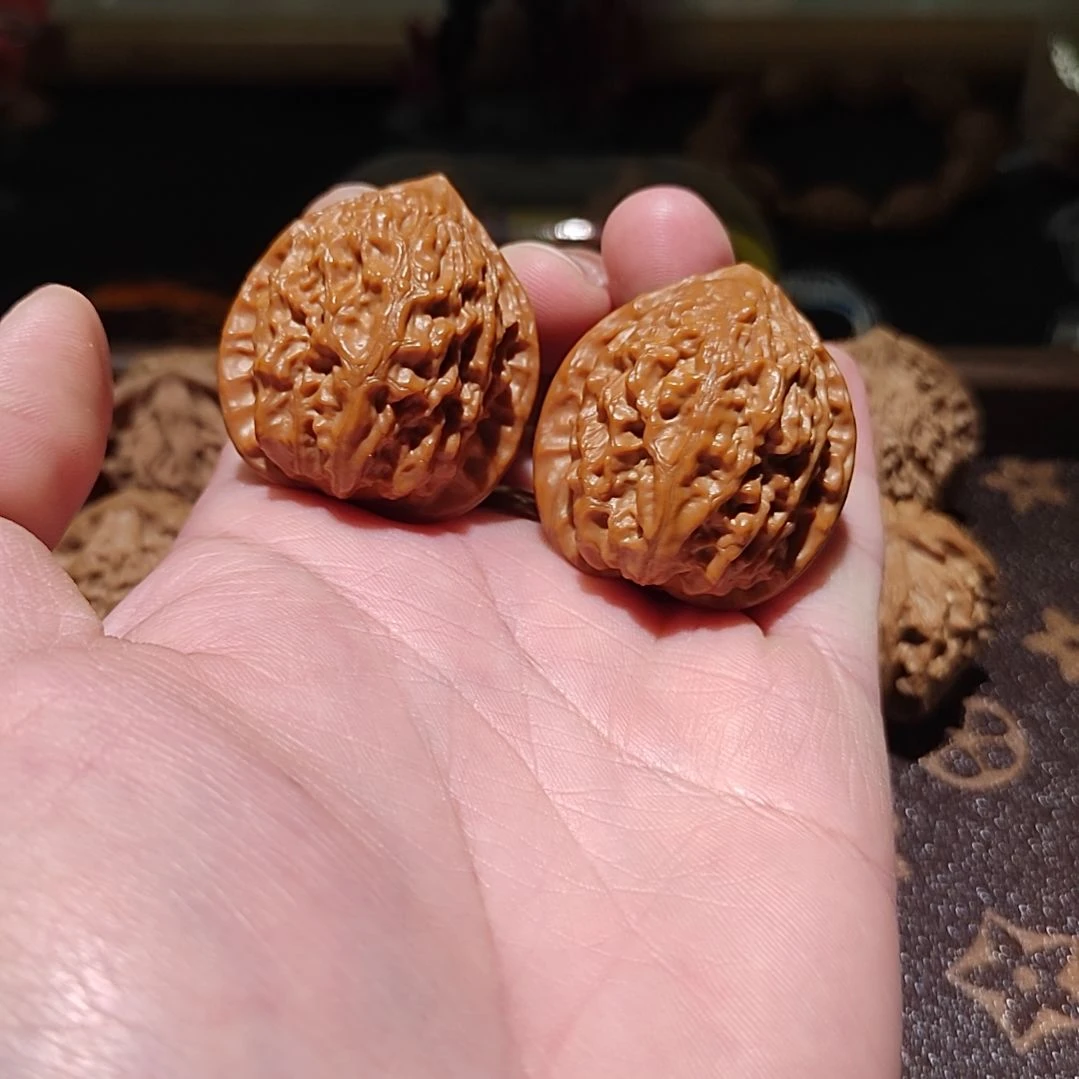文玩核桃吊坠36金牛